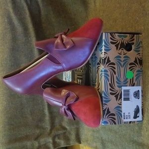 11 - American Duchess Royal Vintage - Red Maria Bow Pumps - 1940s Vintage Repro